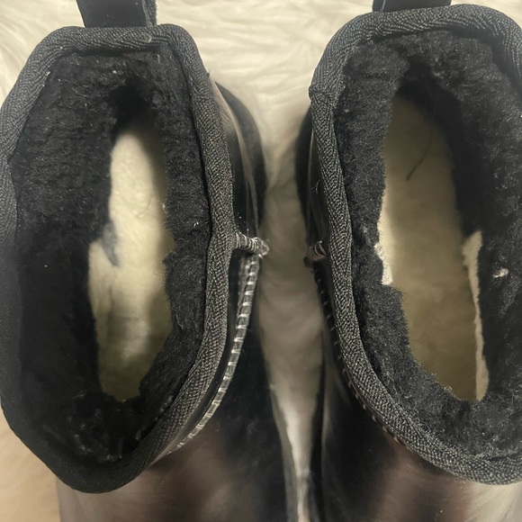 Black Leather Ugg ankle boots size 8 - Picture 3 of 4